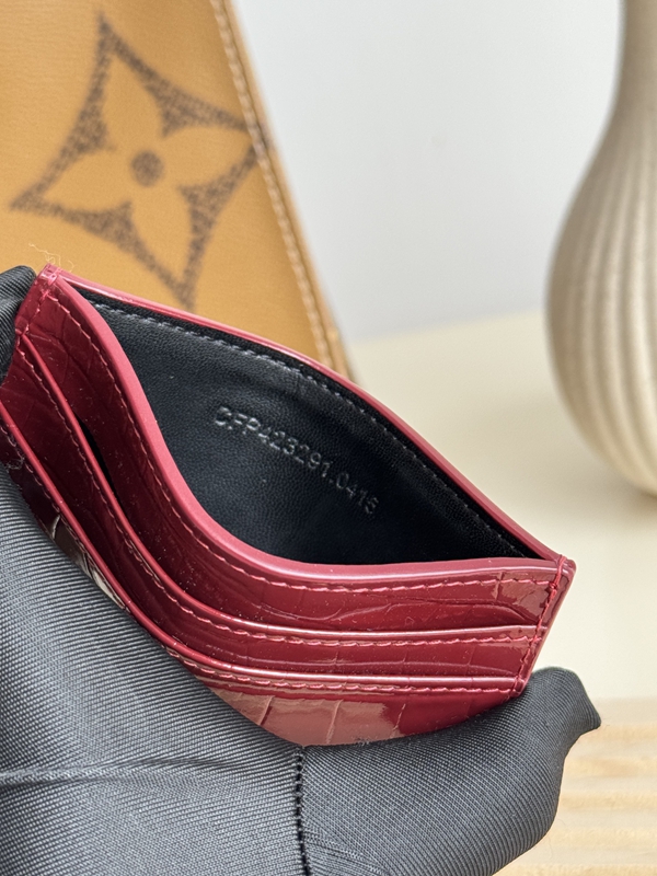 イヴサンローラン財布全体デザイン